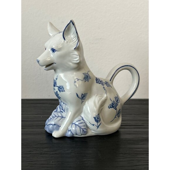 VTG 1986 Fox-Shaped Porcelain Creamer Blue/White Franklin Mint Country Friends - Picture 2 of 9